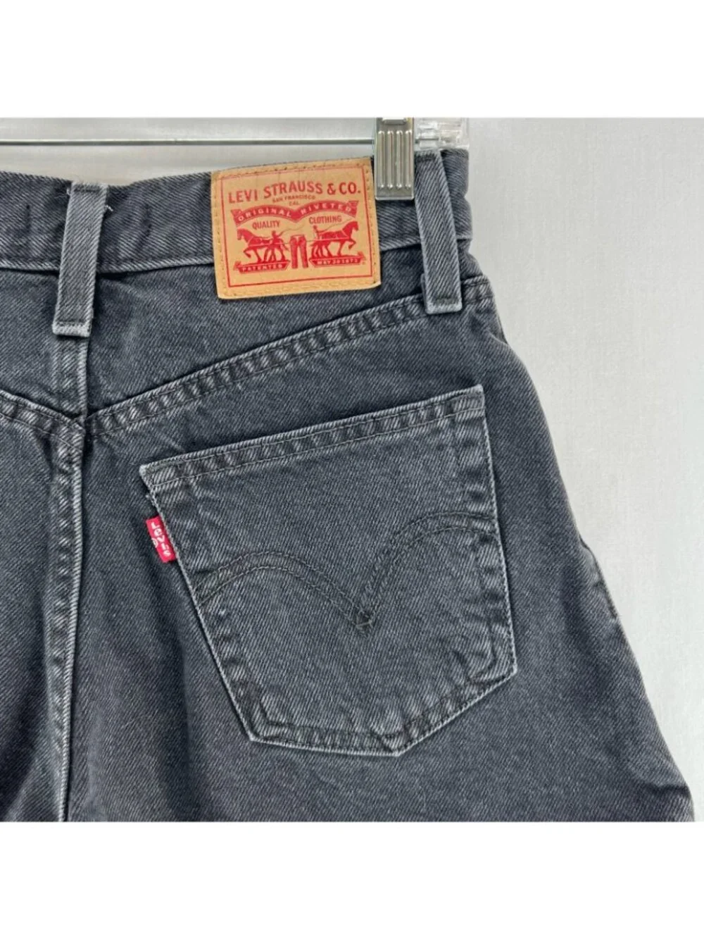 Levi's High Waisted Mom Shorts Womens 25 Denim High Rise Zipper Fly Washed Black